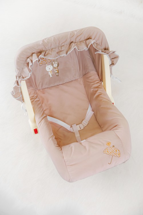 كرسي أطفال بحزام وغطاء حماية