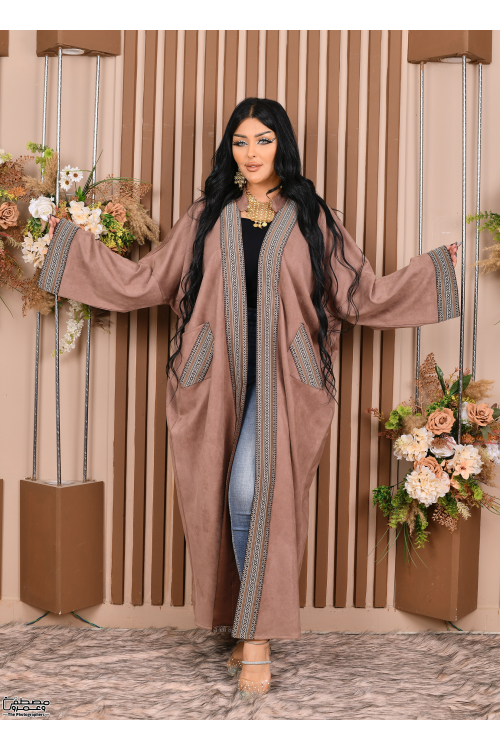 عباية نسائي شتوي بياقة لون بني مطرزة بنقوشات من الأمام والأكمام والجيوب