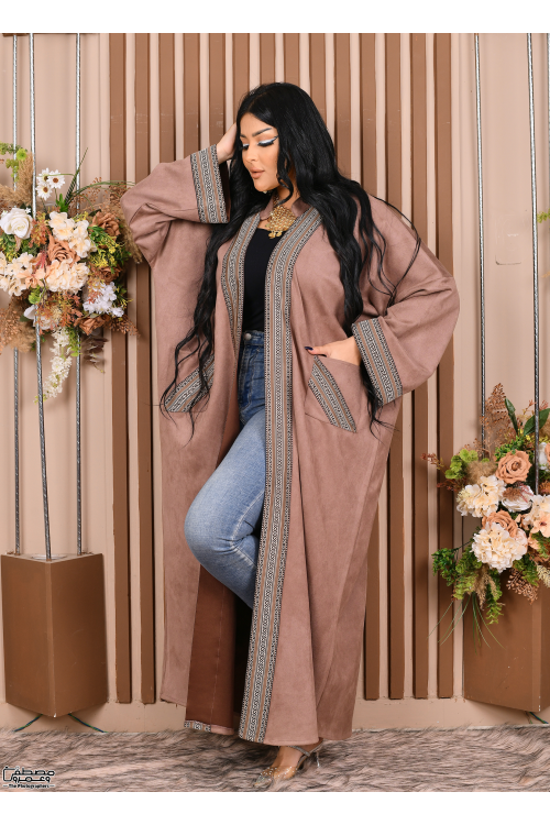 عباية نسائي شتوي بياقة لون بني مطرزة بنقوشات من الأمام والأكمام والجيوب