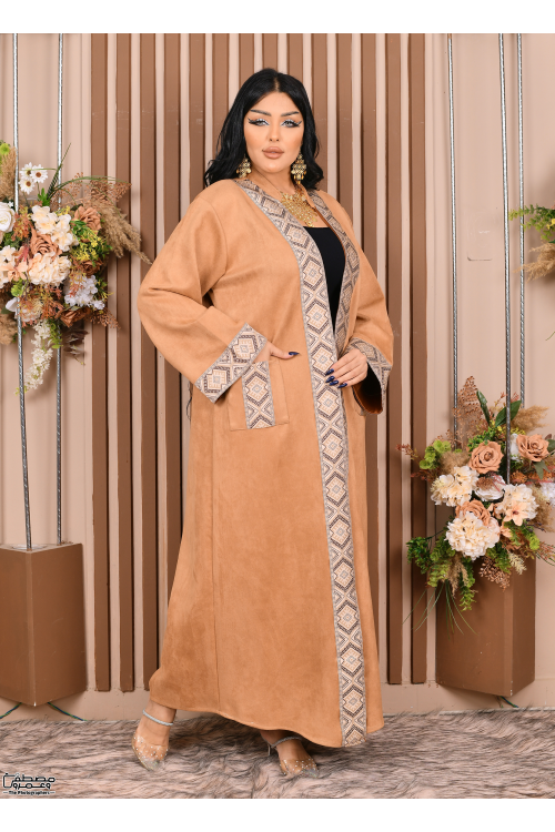عباية نسائي شتوي بياقة  مطرزة بنقوشات من الأمام والأكمام والجيوب