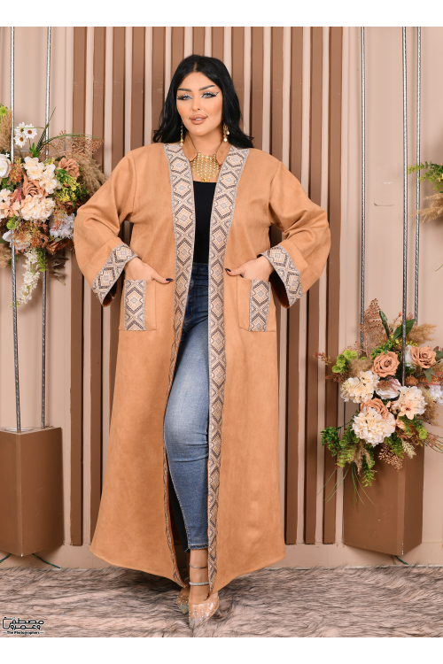 عباية نسائي شتوي بياقة  مطرزة بنقوشات من الأمام والأكمام والجيوب