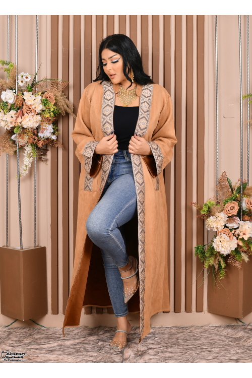 عباية نسائي شتوي بياقة  مطرزة بنقوشات من الأمام والأكمام والجيوب