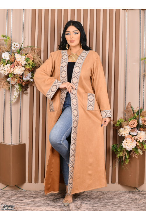 عباية نسائي شتوي بياقة  مطرزة بنقوشات من الأمام والأكمام والجيوب