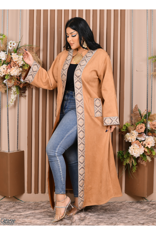 عباية نسائي شتوي بياقة  مطرزة بنقوشات من الأمام والأكمام والجيوب