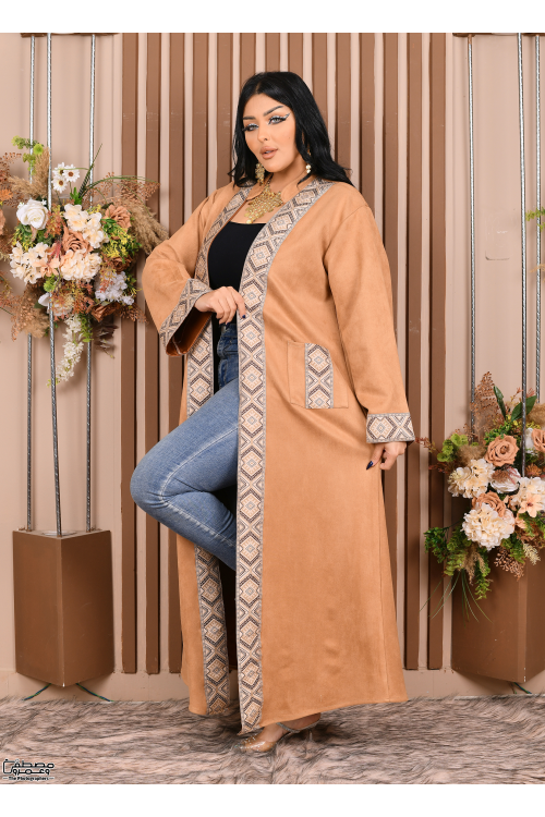 عباية نسائي شتوي بياقة  مطرزة بنقوشات من الأمام والأكمام والجيوب