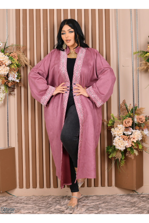 عباية نسائي شتوي بياقة مطرزة بنقوشات من الأمام والأكمام