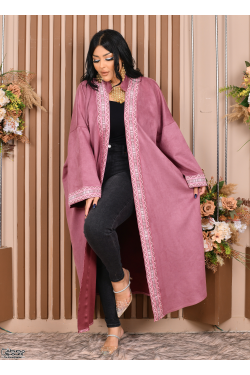 عباية نسائي شتوي بياقة مطرزة بنقوشات من الأمام والأكمام