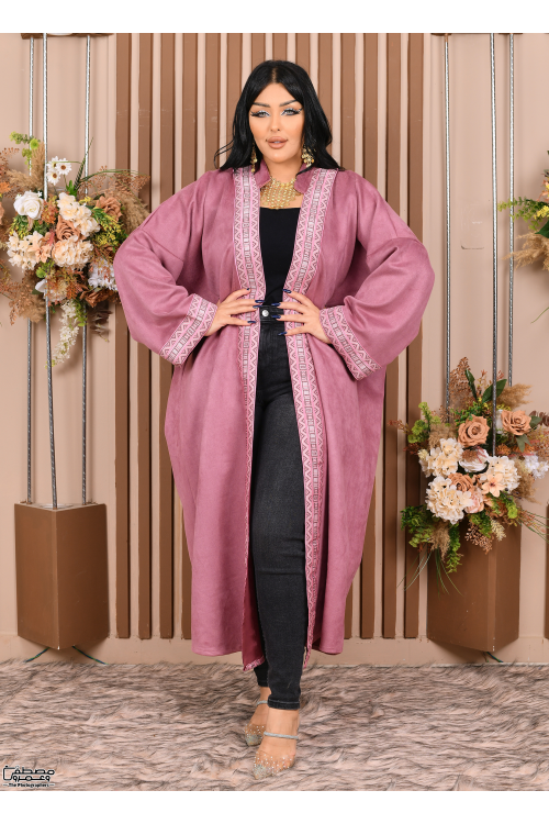 عباية نسائي شتوي بياقة مطرزة بنقوشات من الأمام والأكمام