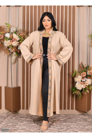 عباية نسائي شتوي بياقة مطرزة بنقوشات من الأمام والأكمام 