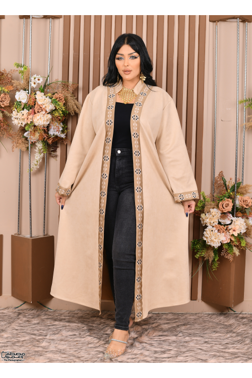 عباية نسائي شتوي بياقة مطرزة بنقوشات من الأمام والأكمام