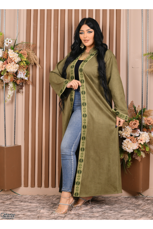 عباية نسائي شتوي بياقة مطرزة بنقوشات من الأمام والأكمام