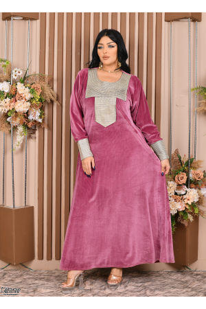 جلابية نسائي شتوي مخمل  مطرزة بنقوشات من الأمام والأكمام 