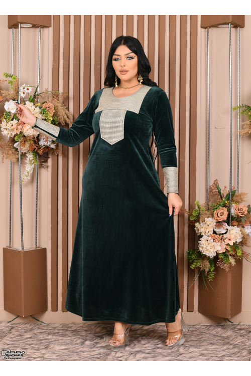 جلابية نسائي شتوي مخمل  مطرزة بنقوشات من الأمام والأكمام