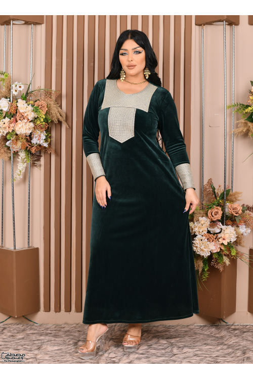 جلابية نسائي شتوي مخمل  مطرزة بنقوشات من الأمام والأكمام