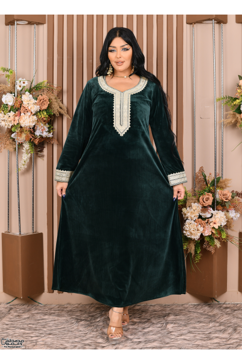 جلابية نسائي شتوي مخمل لون أخضر مطرزة بنقوشات من الأمام والأكمام