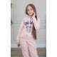طقم بناتي أنيق قطعتين لون وردي مع قبعة هودي و أكمام طويلة مع كتابة أمامية و بنطلون بجيوب و مطاط من الأسفل