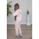 طقم بناتي أنيق قطعتين لون وردي مع قبعة هودي و أكمام طويلة مع كتابة أمامية و بنطلون بجيوب و مطاط من الأسفل