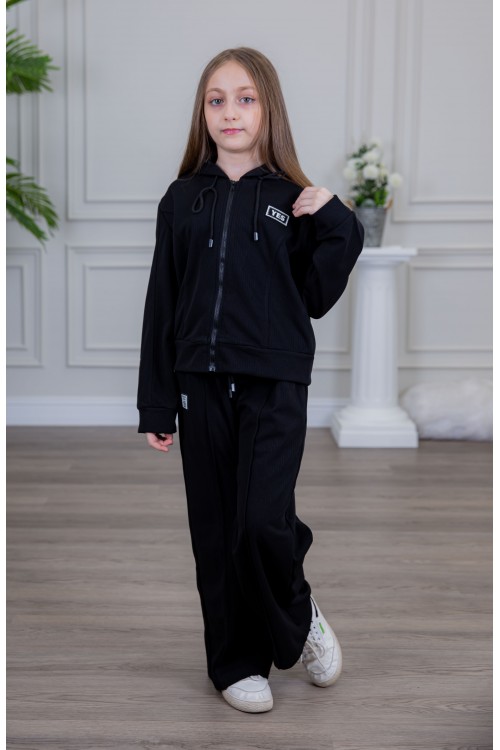 طقم بناتي أنيق قطعتين لون أسود مع قبعة هودي و أكمام طويلة  مع سحاب أمامي و بنطلون بجيوب و مطاط من الأسفل