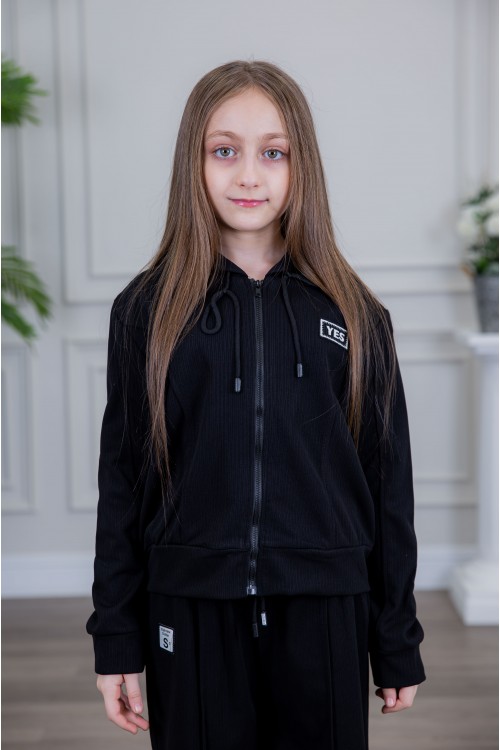 طقم بناتي أنيق قطعتين لون أسود مع قبعة هودي و أكمام طويلة  مع سحاب أمامي و بنطلون بجيوب و مطاط من الأسفل