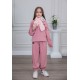 طقم بناتي أنيق قطعتين لون وردي مع قبعة هودي و أكمام طويلة  مع كتابة أمامية و بنطلون بجيوب و مطاط من الأسفل