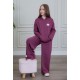 طقم بناتي أنيق قطعتين لون بنفسجي أكمام طويلة مع كتابة أمامية و بنطلون بجيوب و مطاط من الأسفل