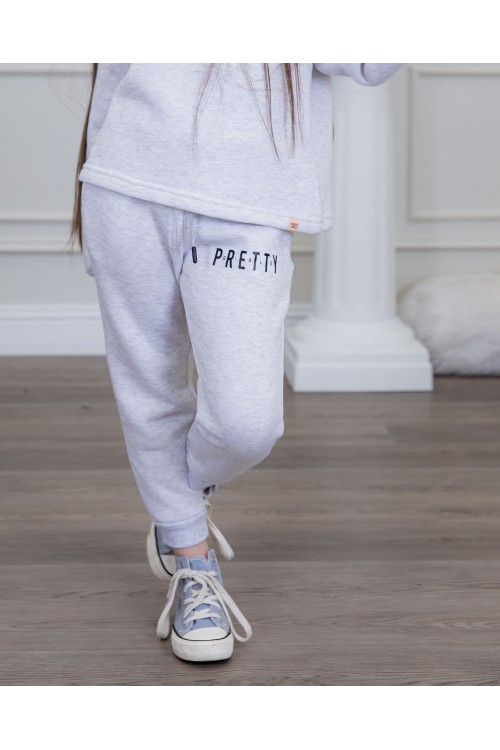 طقم بناتي أنيق قطعتين لون رمادي أكمام طويلة مع كتابة أمامية و في البنطلون