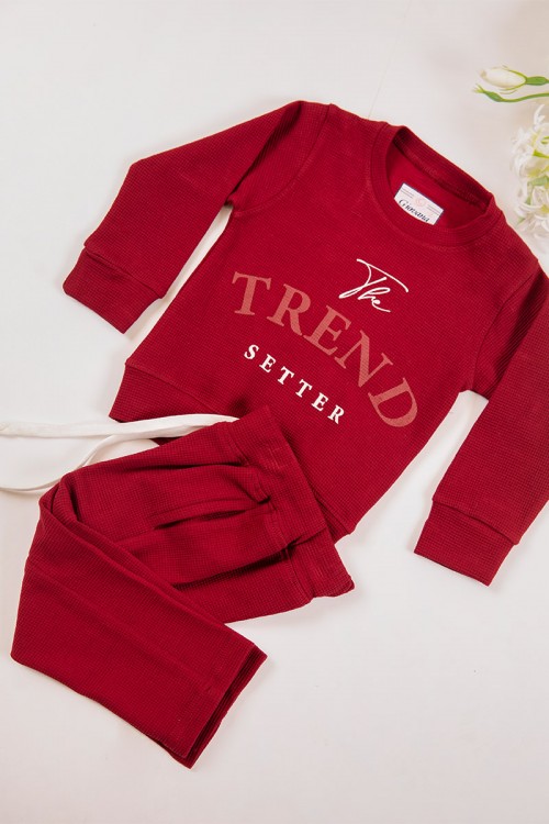 طقم بناتي أنيق قطعتين لون كحلي أكمام طويلة مع كتابة أمامية و بنطلون بجيوب و مطاط من الأكمام