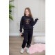 طقم بناتي أنيق قطعتين لون أسود أكمام طويلة مع كتابة أمامية و بنطلون بجيوب و مطاط من الأسفل