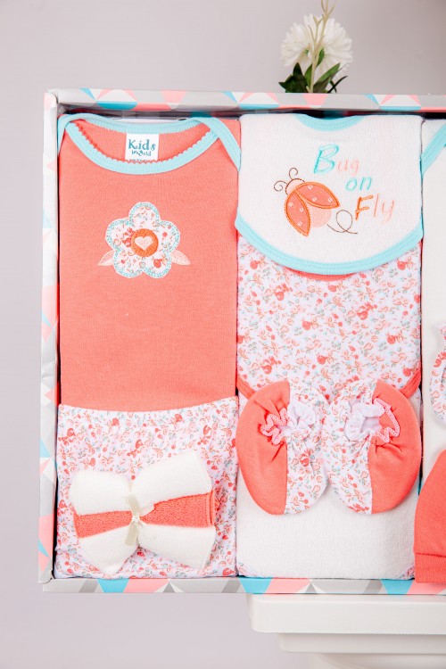 طقم هدايا مواليد 14 قطعة لون برتقالي وأبيض مزينة برسومات كرتونية