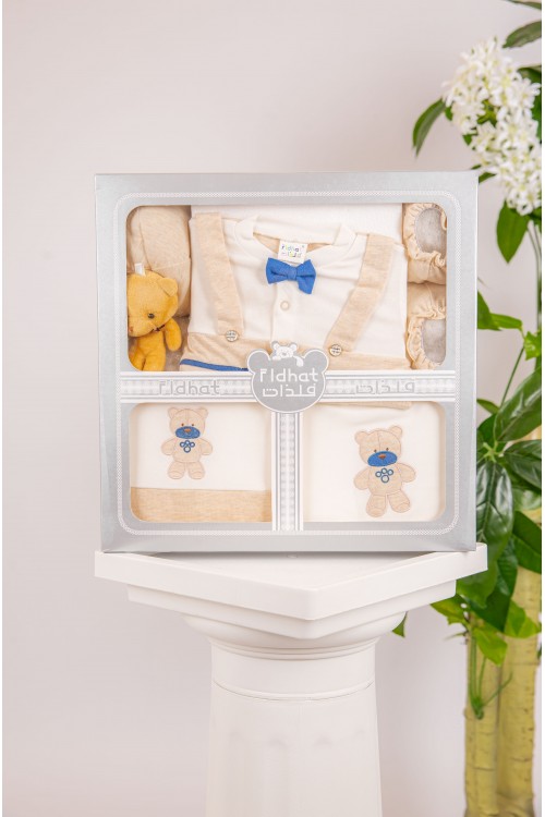 طقم هدايا مواليد 6 قطع لون بني وبيج مزينة برسومات كرتونية