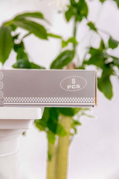 طقم هدايا مواليد 8 قطع لون وردي مزينة برسومات كرتونية