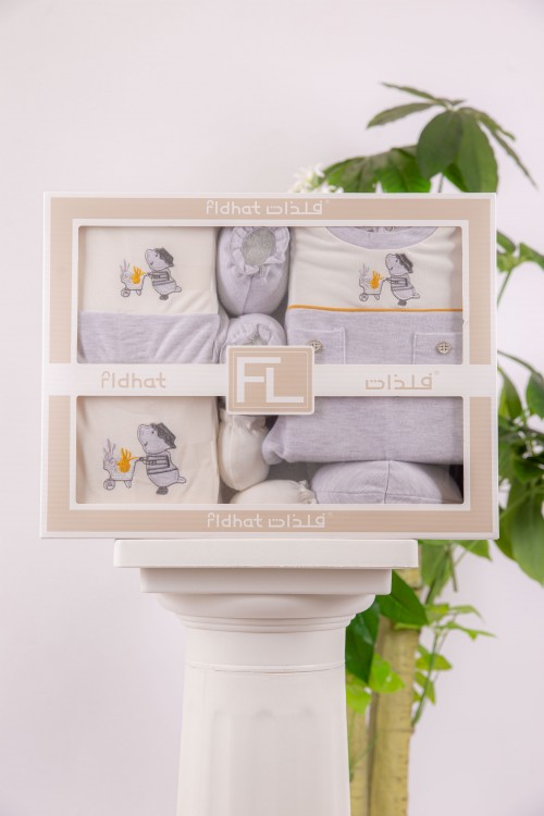 طقم هدايا مواليد 6 قطع لون رمادي وبيج مزينة برسومات كرتونية