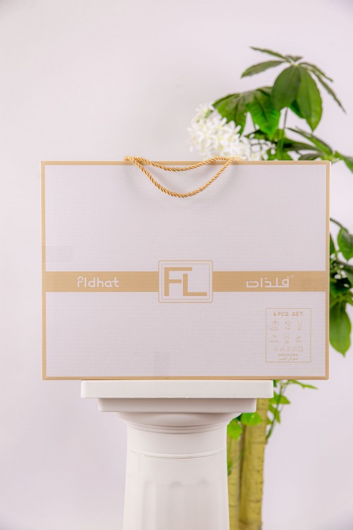 طقم هدايا مواليد 6 قطع لون بني وبيج مزينة برسومات كرتونية