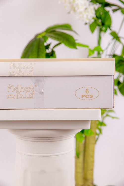 طقم هدايا مواليد 6 قطع لون بني وبيج مزينة برسومات كرتونية