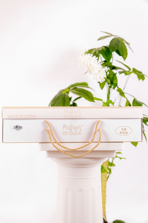 طقم هدايا مواليد 8 قطع لون وردي وبيج مزينة برسومات كرتونية