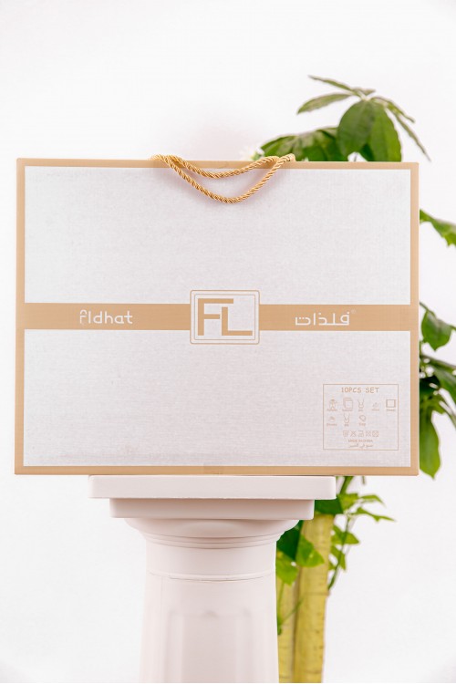 طقم هدايا مواليد 8 قطع لون وردي وبيج مزينة برسومات كرتونية