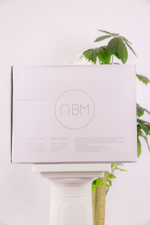 منشفة استحمام مواليد لون بيج و وردي بغطاء رأس مزينة برسومات