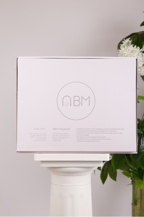 منشفة استحمام مواليد لون أزرق بغطاء رأس مزينة برسومات