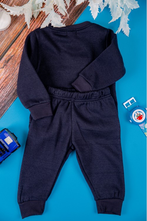 طقم قطعتين ولادي أطفال شتوي لون كحلي أكمام طويلة ومطاط بالأسفل مزينة بكتابات من الأمام