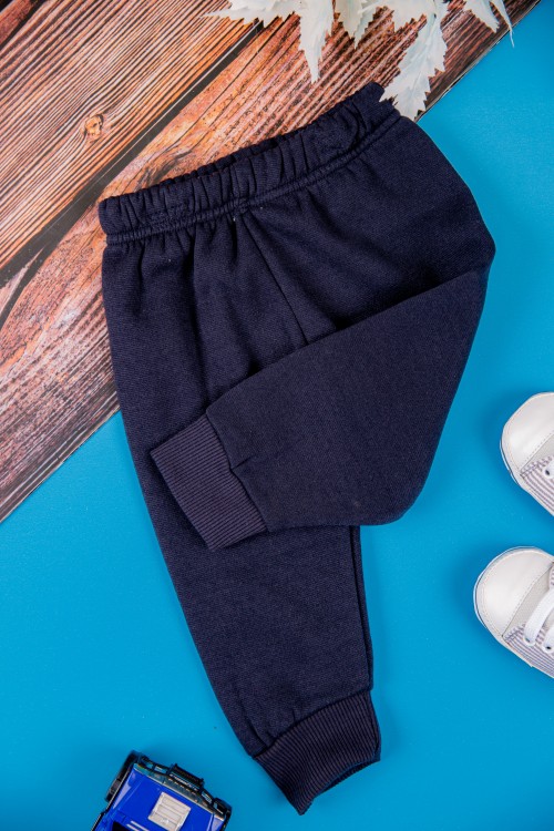 طقم قطعتين ولادي أطفال شتوي لون كحلي أكمام طويلة ومطاط بالأسفل مزينة بكتابات من الأمام