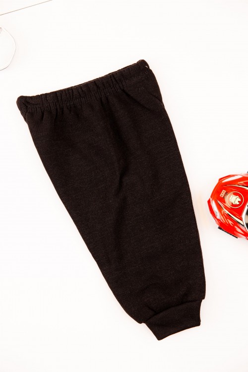 طقم قطعتين ولادي أطفال شتوي لون أحمر وأسود بقبعة رأس وبأكمام طويلة ومطاط بالأسفل مزينة بكتابات