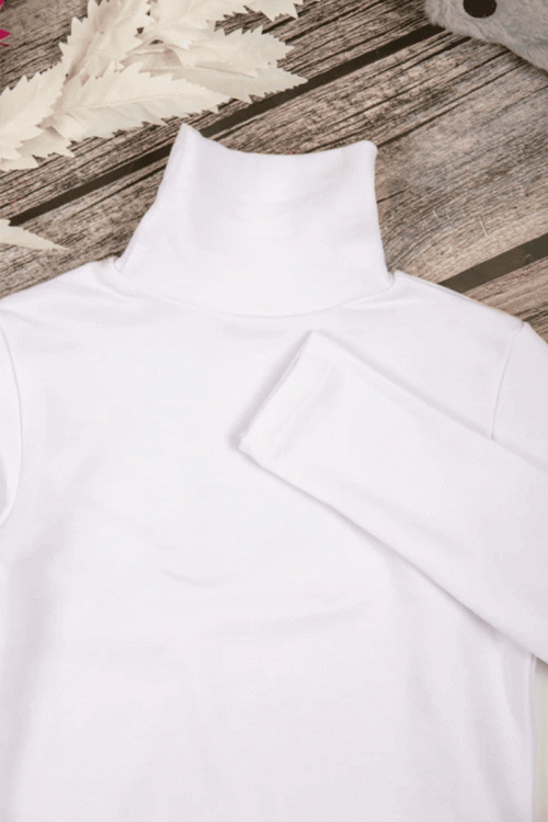 بلوزة أطفال شتوية لون أبيض برقبة و أكمام طويلة