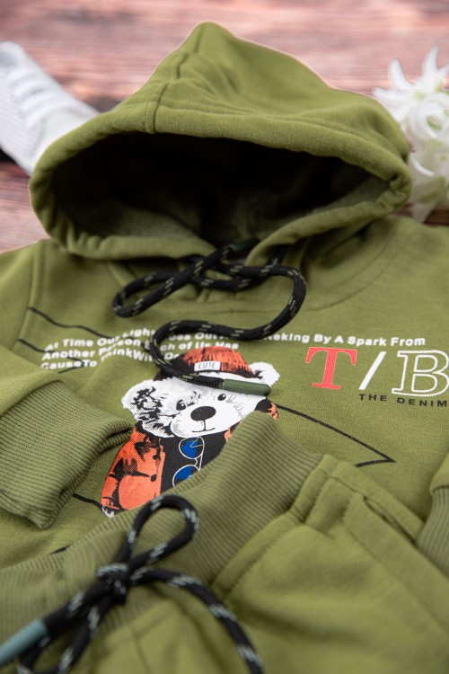 طقم قطعتين أطفال شتوي لون أخضر أكمام طويلة ومطاط بالأسفل مزينة برسومات كرتونية