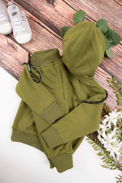 طقم قطعتين أطفال شتوي لون أخضر أكمام طويلة ومطاط بالأسفل مزينة برسومات كرتونية