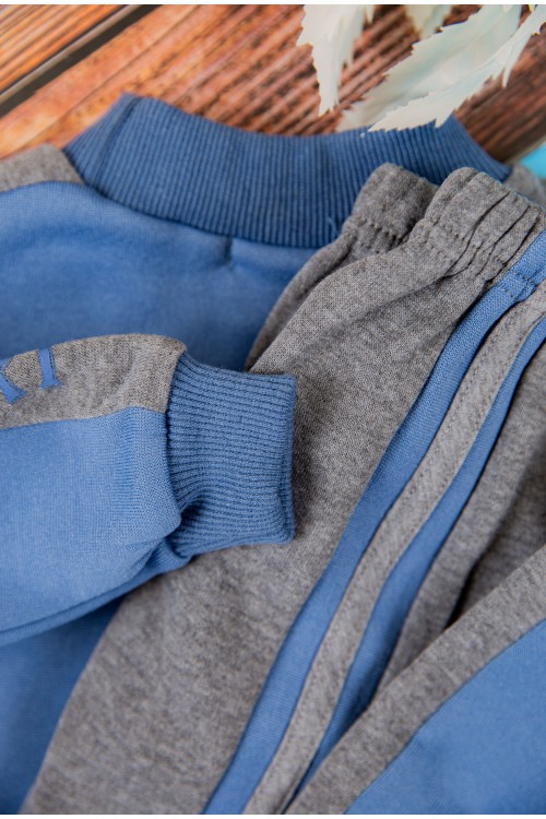 طقم قطعتين ولادي أطفال شتوي لون أزرق ورمادي أكمام طويلة ومطاط بالأسفل مزينة بكتابات من الأمام