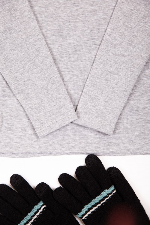 بلوزة أطفال شتوية لون رصاصي برقبة و أكمام طويلة