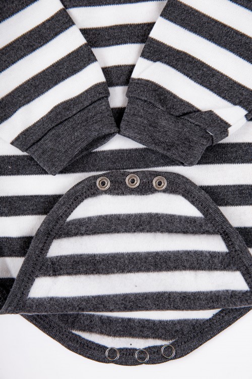 بربتوز أطفال مخطط لون أبيض وأسود  كم طويل بمطاط وأزرار من الأسفل