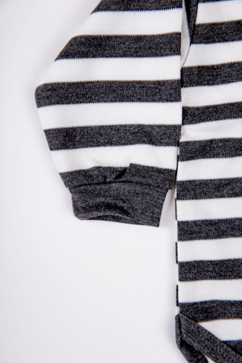 بربتوز أطفال مخطط لون أبيض وأسود  كم طويل بمطاط وأزرار من الأسفل