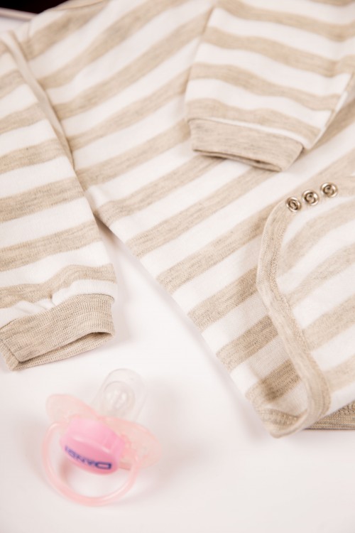 بربتوز أطفال مخطط لون أبيض وأسود  كم طويل بمطاط وأزرار من الأسفل