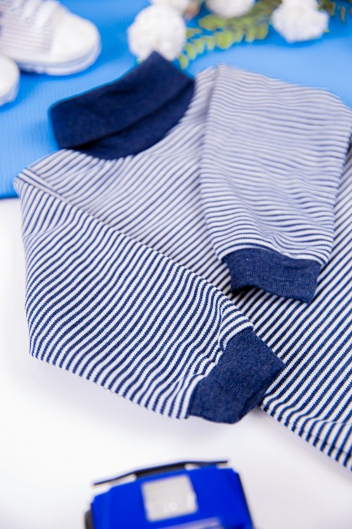 بربتوز أطفال بياقه رقبة مخطط لون أبيض وأزرق  كم طويل بمطاط وأزرار من الأسفل